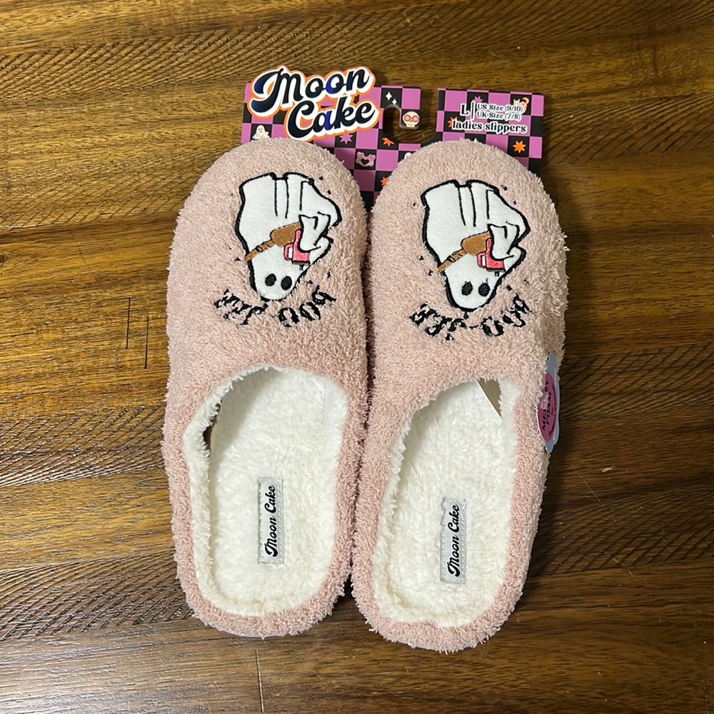 Ghost Halloween Design - Moon Cake Ladies Slippers Size: L (9/10)